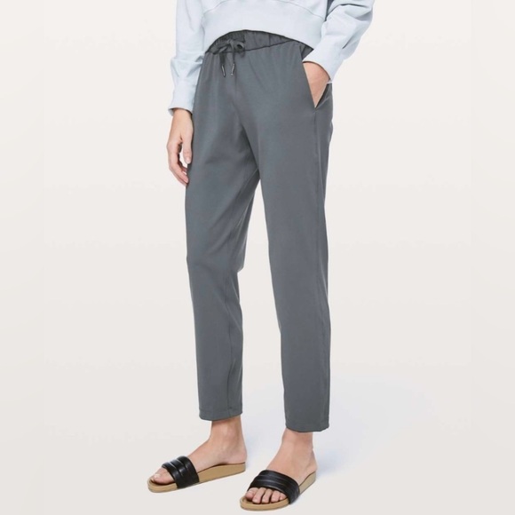 Lululemon sz 8 On The Fly Pant *28" Melanite Grey like new condition. - Picture 1 of 11